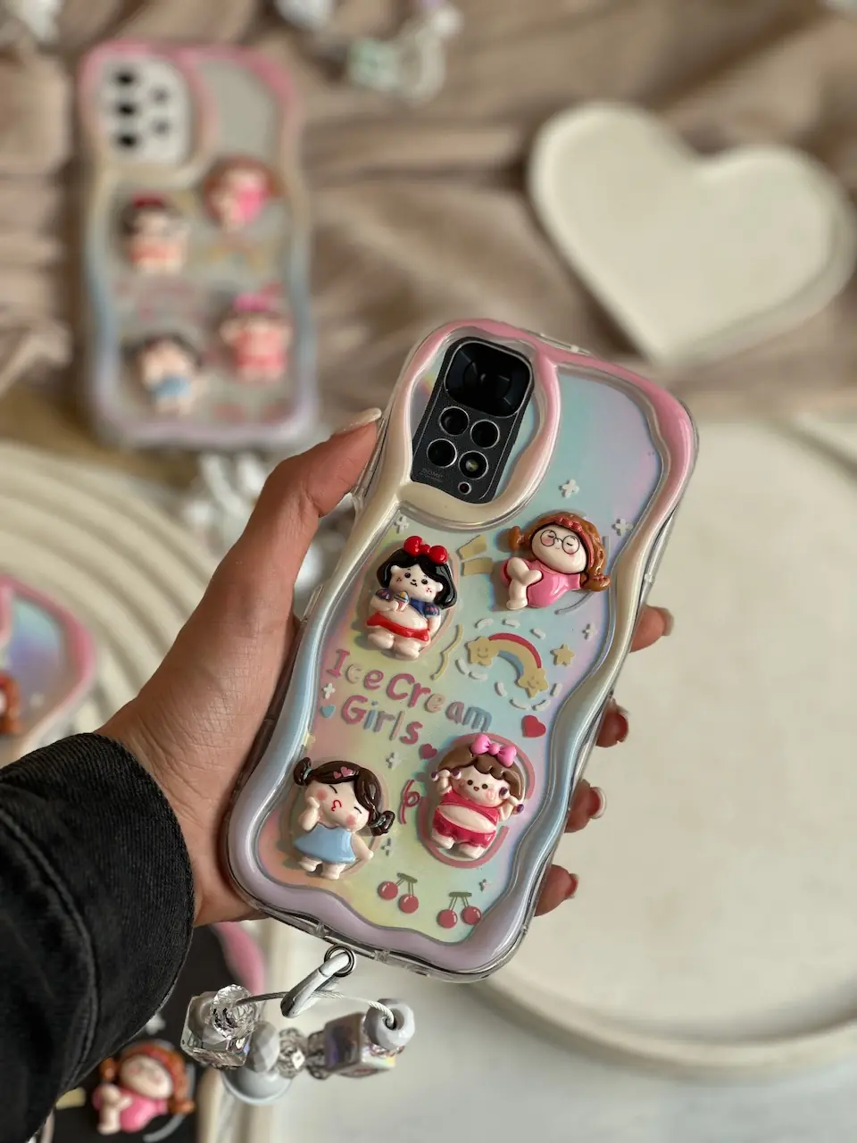 8ac553 قاب ice cream girls هولوگرامی با آویز (کدC1386) - Image 1