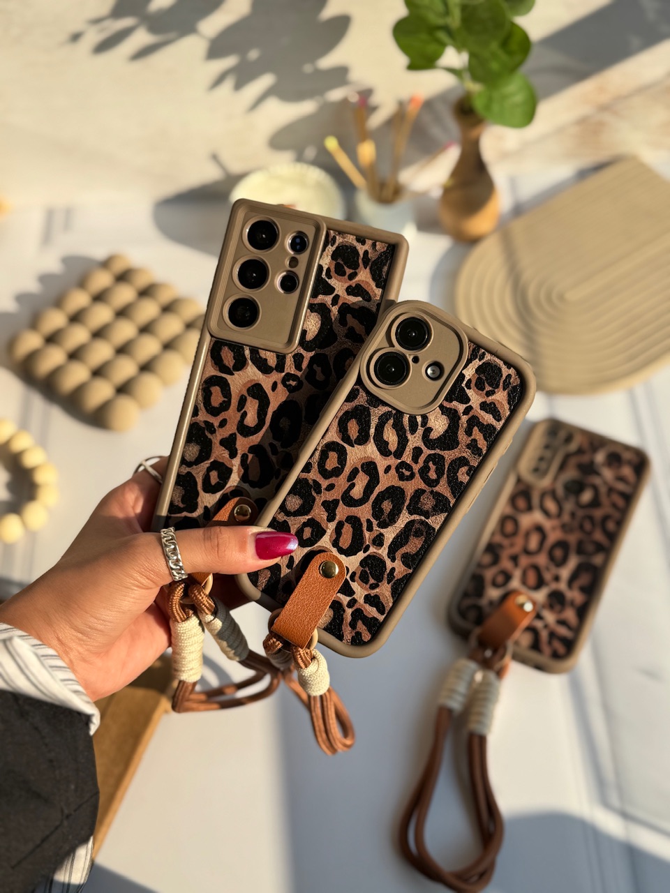 قاب پلنگی قهوه ای سالید با آویز آیفون سامسونگ شیائومی (کدC1925)