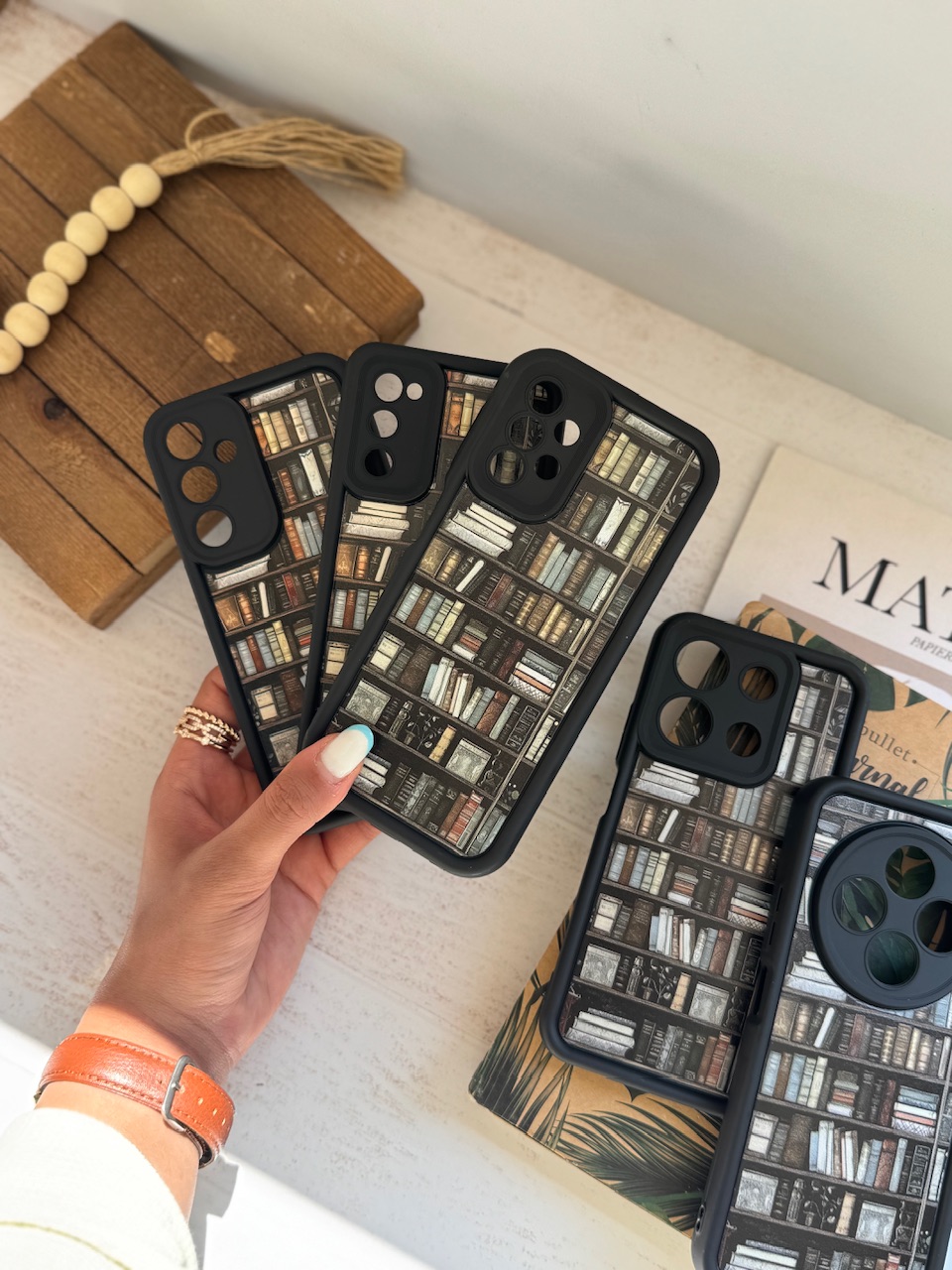 قاب Library آیفون ، سامسونگ ، شیائومی (کدC1982)