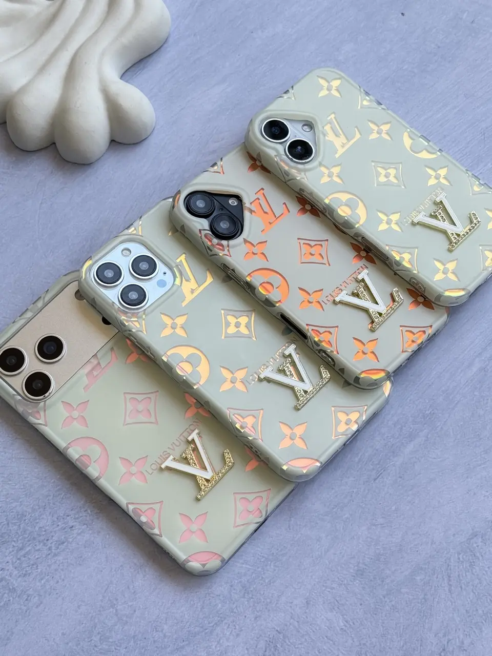 1e57b1-1 قاب Louis Vuitton هولوگرامی آیفون (کدC2221) - Image 1